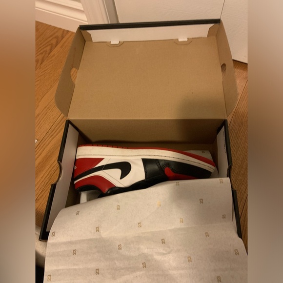 Jordan 1 Low bred toe - Picture 2 of 4